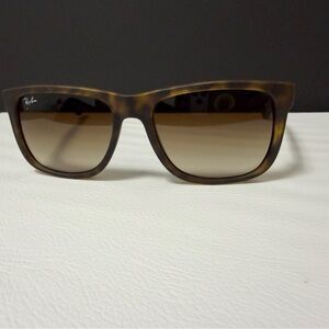 Ray-Ban Justin Sunglasses – Matte Tortoise RB4165 710/13 54mm